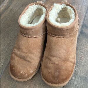 UGG Tan ultra minis youth size 6 fits women 7.5